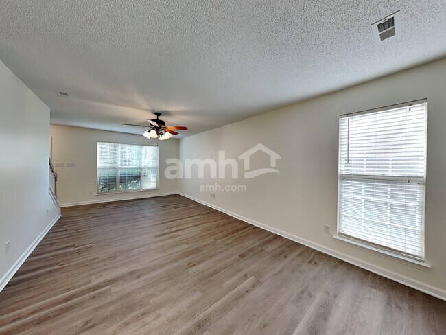 Building Photo - 121 Southcliff Dr