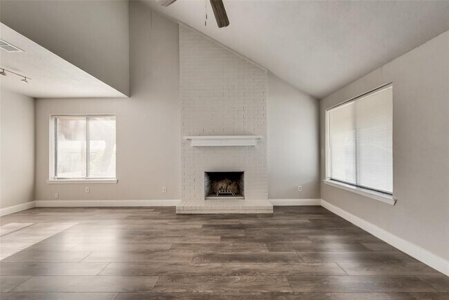 Building Photo - 2316 Montclair Cir