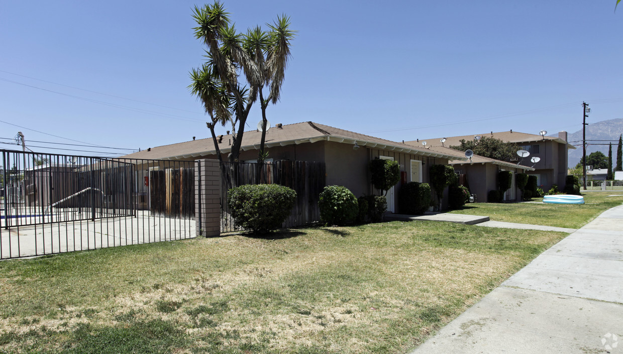 Building Photo - El Dorado Patio Homes