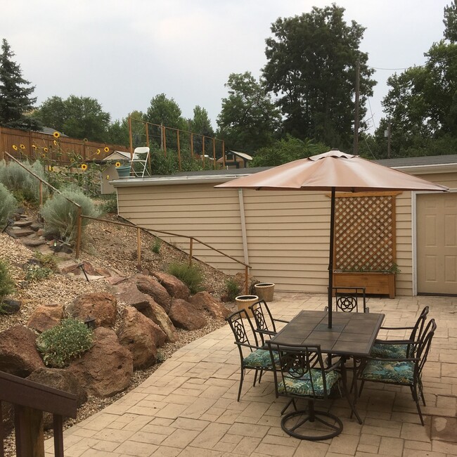 Shared patio with hot tub - 5348 W Hill Rd