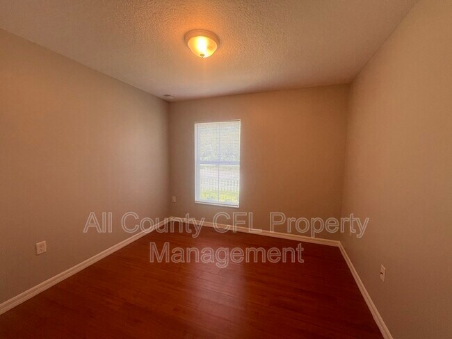 Building Photo - 2435 Lacerta Dr