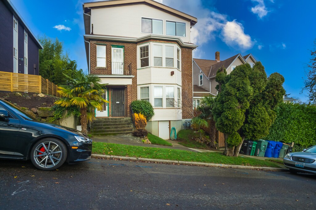Foto principal - 3010 E Spruce St