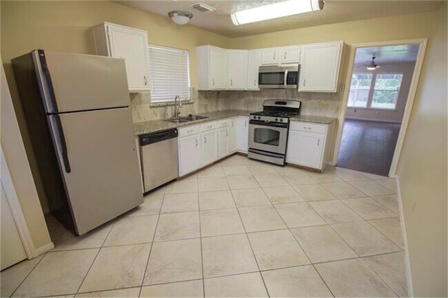 Building Photo - 12827 Careywood Dr
