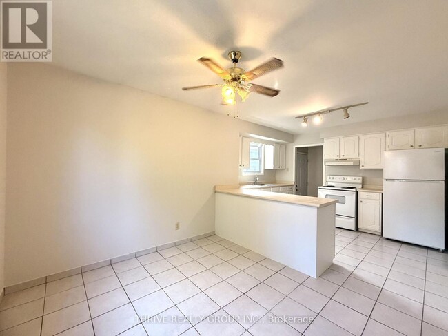 Building Photo - 202 Muriel Crescent
