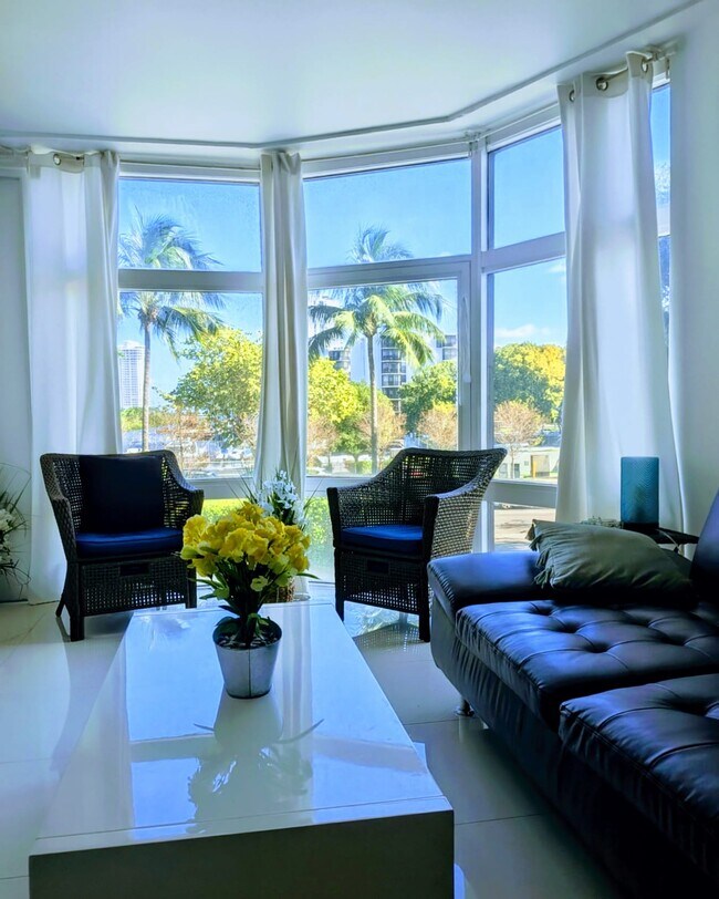 Foto del edificio - 3375 N Country Club Dr