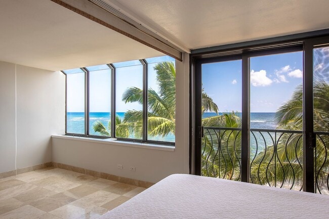 Building Photo - BEACH FRONT CONDO- Pool, spa and BBQ area