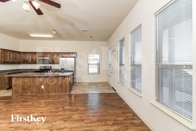 Foto del edificio - 1227 Jewel Ln