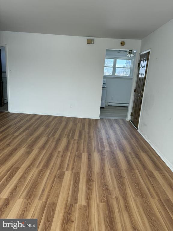 Foto del edificio - 219 W 6th St