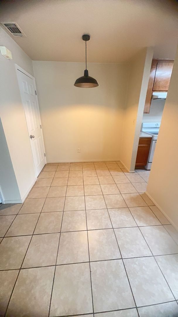 Building Photo - Spacious 2-Bedroom Duplex for Rent