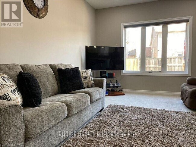 Building Photo - 1157 Medway Park Dr