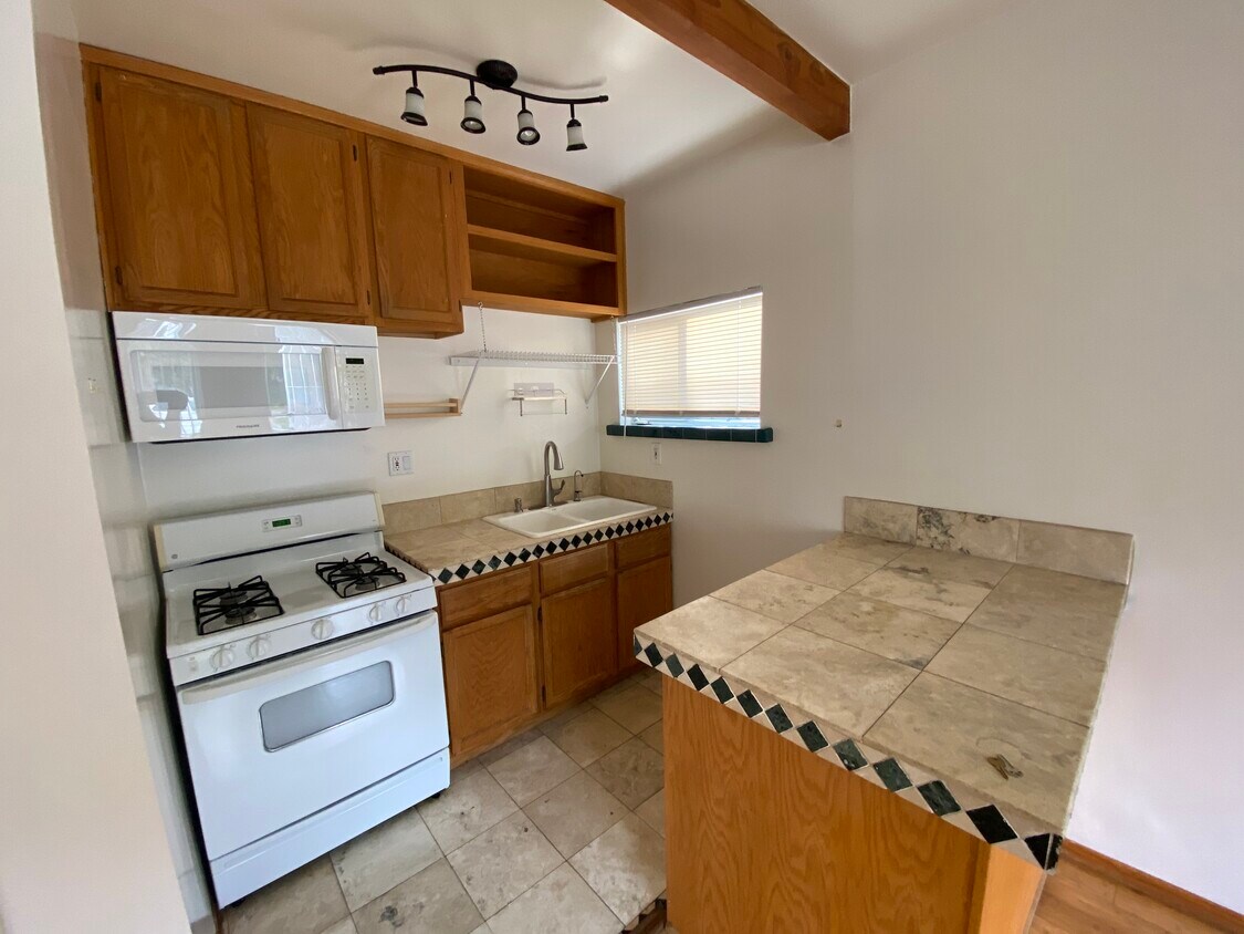 Kitchen - 11950 Rochester Ave
