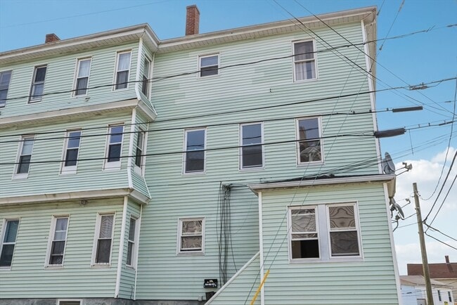 Building Photo - 354 Jencks St