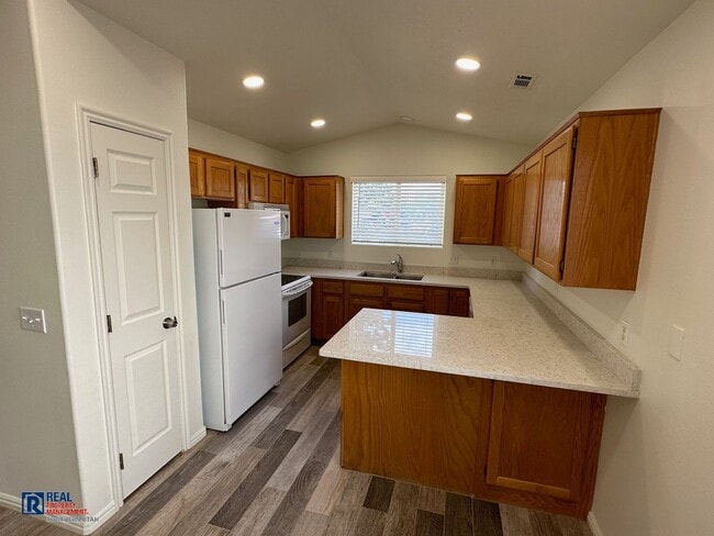 Foto del edificio - Fully Remodeled 3 bedroom 2 bathroom