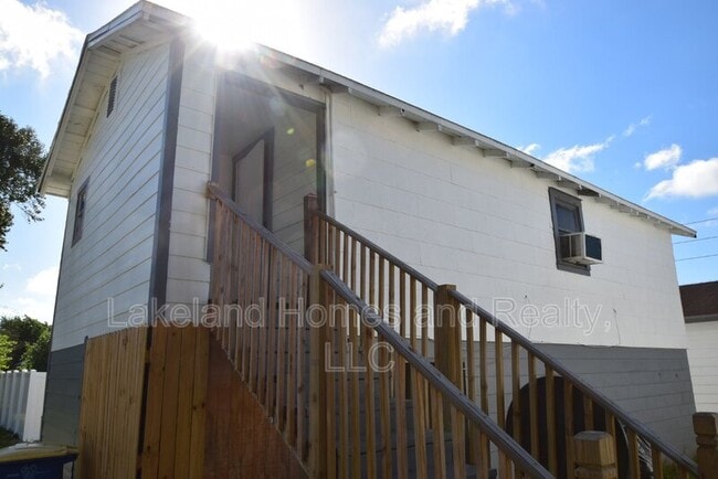 Building Photo - 1060 E Wabash St