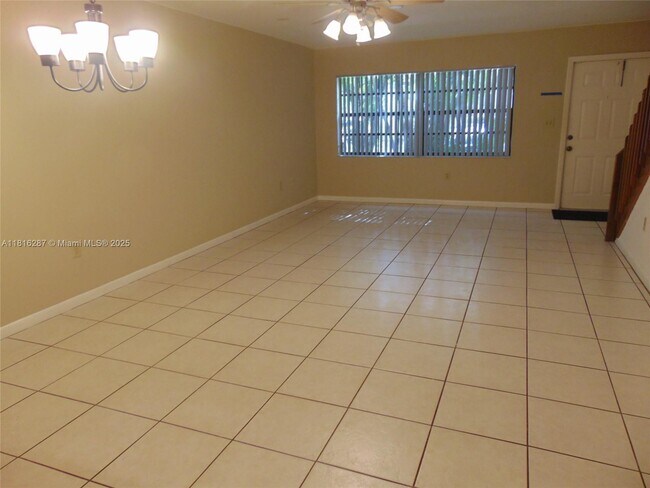 Foto del edificio - 586 Westree Ln