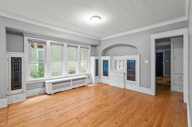 Building Photo - Murray Lower Flat