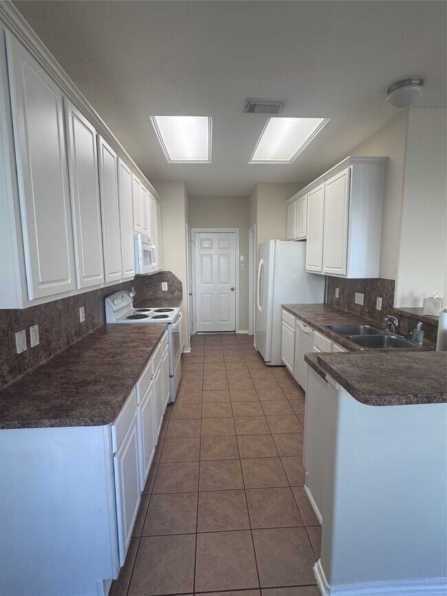 Foto del edificio - 6213 Stoney Creek Dr