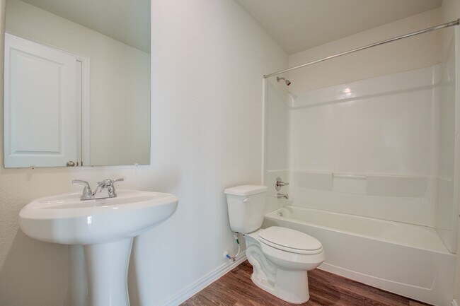 Foto del edificio - 6202 N Wayside Dr