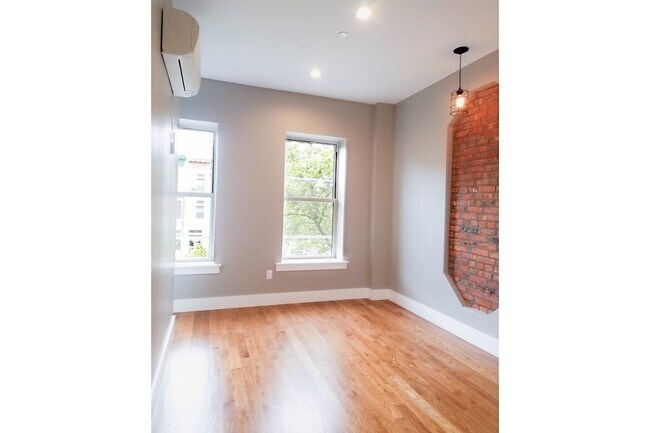Building Photo - 909 St Marks Ave