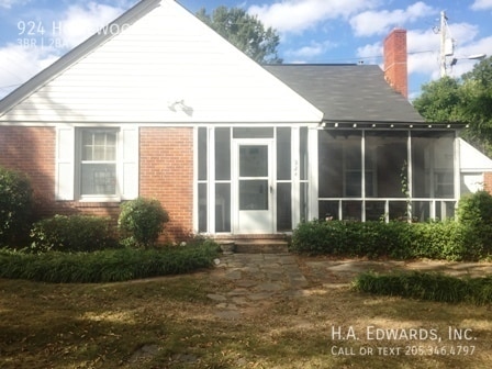 Building Photo - 924 Homewood Dr