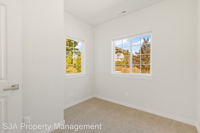 Building Photo - 4 br, 2.5 bath House - 224 157th Pl. SW
