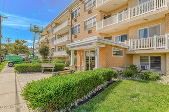 Building Photo - 200 Ocean Park Ave