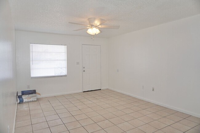 Foto del edificio - 2563-2567 Elm Ave