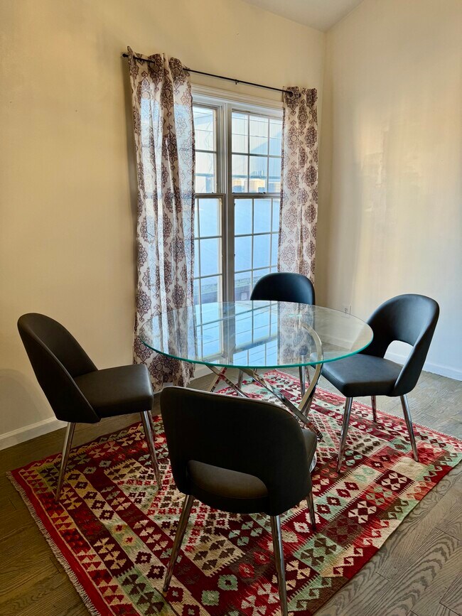 dining area - 111 E 6th St