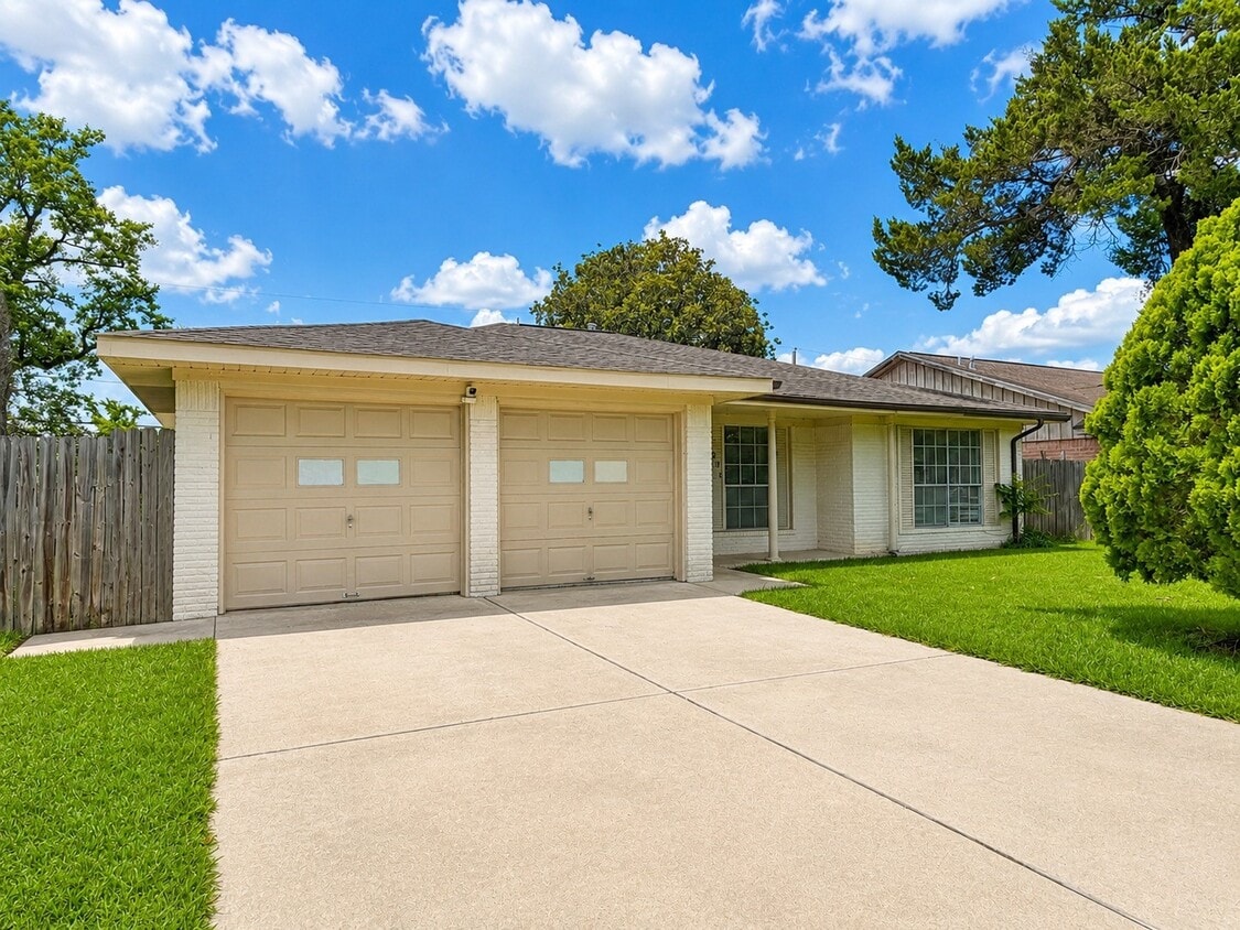 Building Photo - 4006 Dalmatian Dr