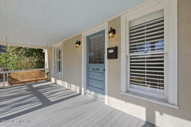 Building Photo - 3649 Walsh St