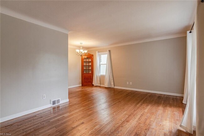 Foto del edificio - 5380 Beechwood Ave