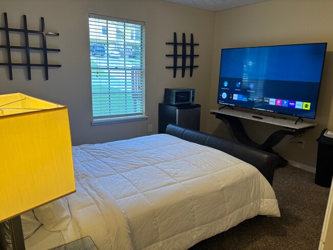 Building Photo - 5300 Forest Downs Ln