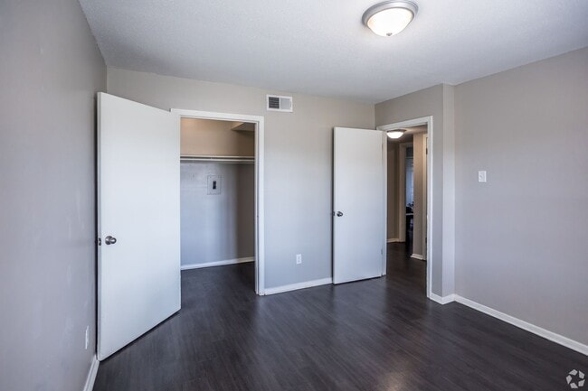 Interior Photo - Graceland Pointe