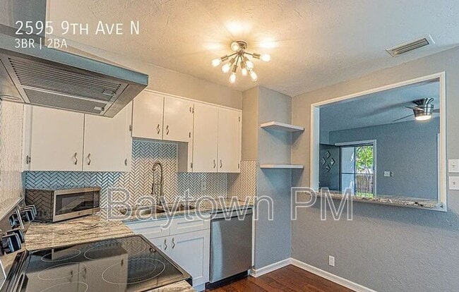 Building Photo - 2595 9th Ave N