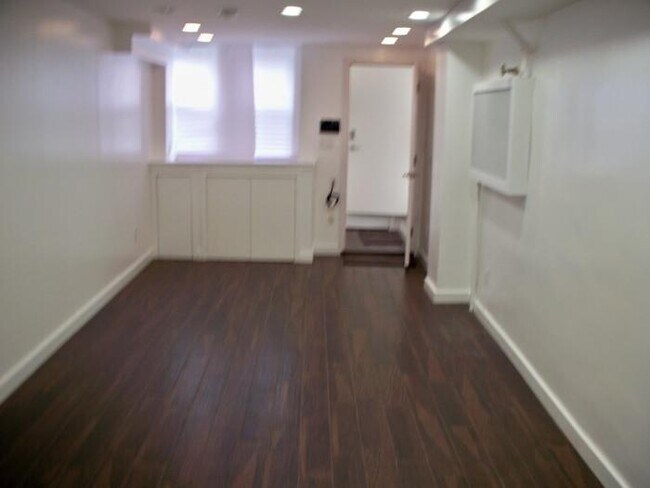 Foto del edificio - 1 bedroom in BROOKLYN NY 11203