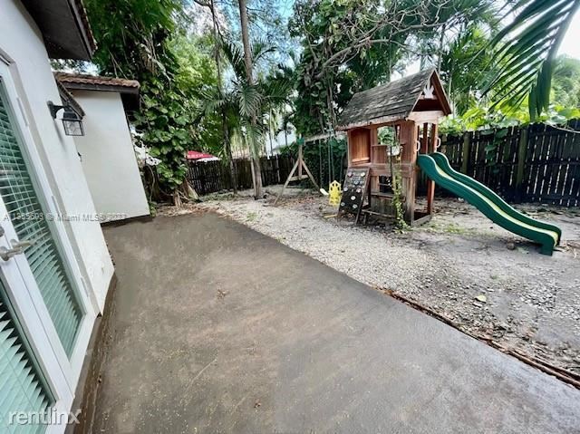 Building Photo - 3 br, 2.5 bath House - 4050 SW 11th St # 4050