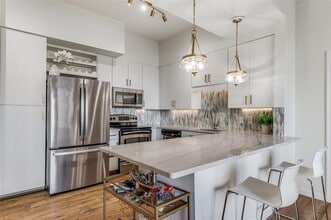 Building Photo - 3225 Turtle Creek Blvd