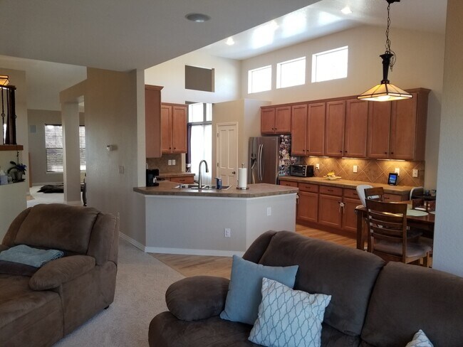 Building Photo - Amazing Tallyn's Reach Home