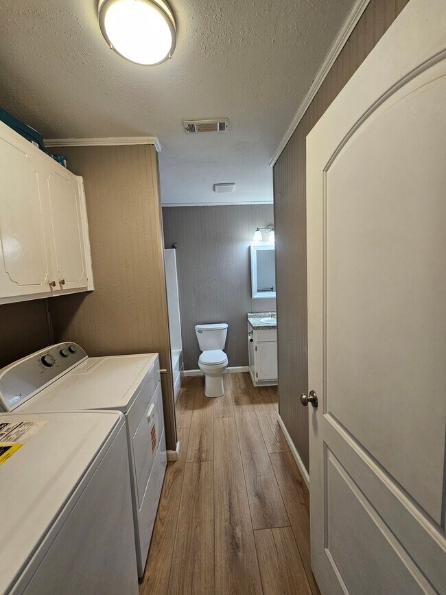 Foto del edificio - 24 Linder Rd