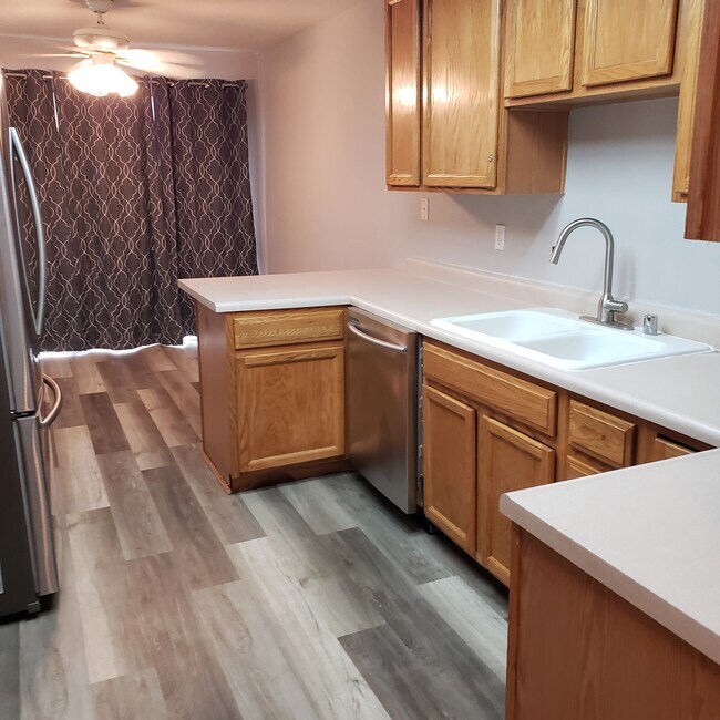Kitchen dishwasher - 640 Vasona Ave