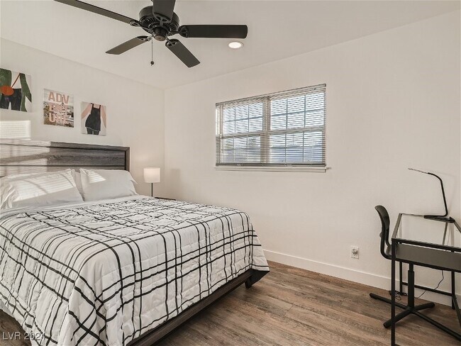 Foto del edificio - 75 Constitution Ave