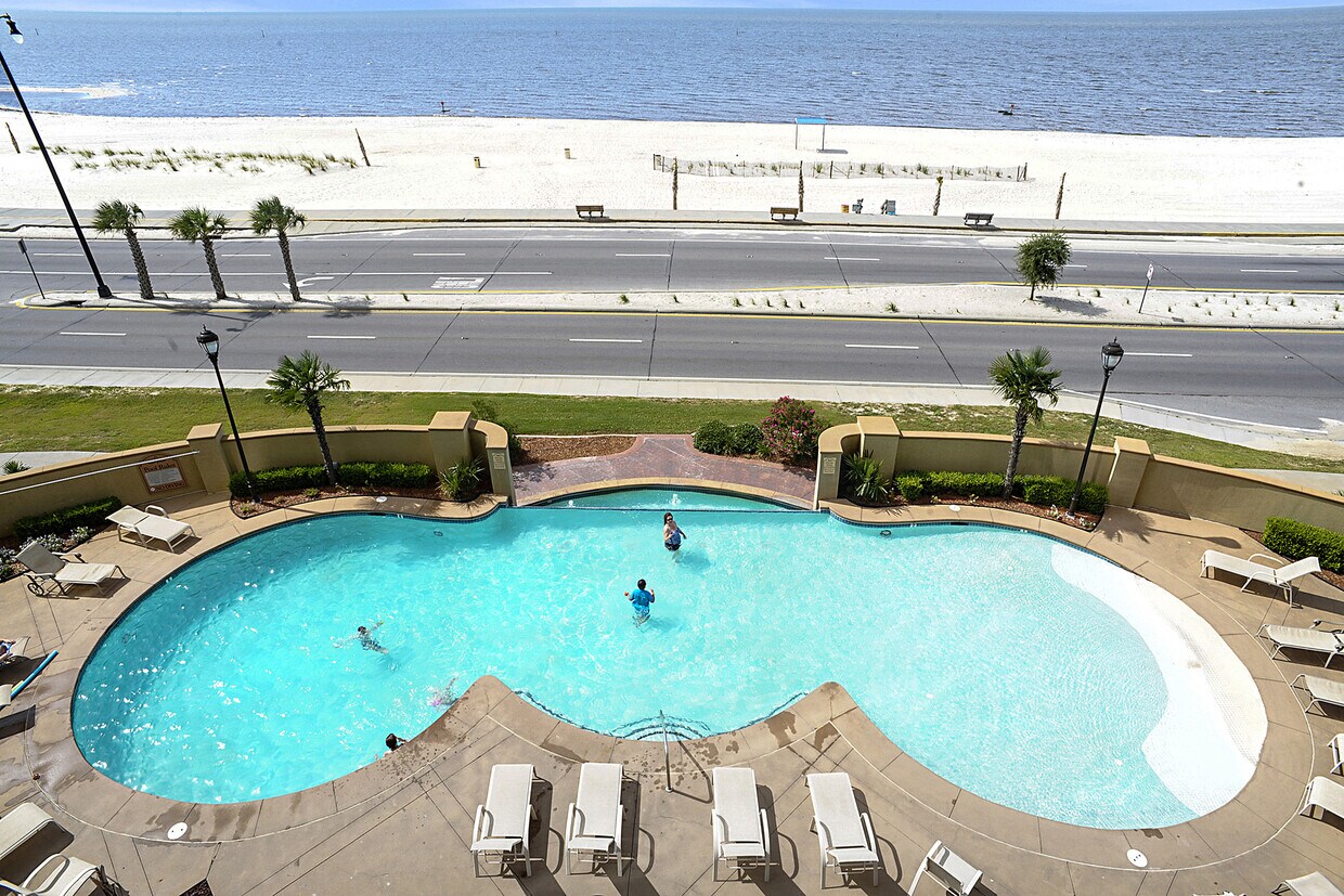 Foto principal - 1200 Beach Dr