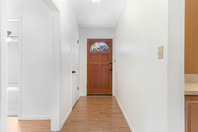 Building Photo - 1116 Eden Dr
