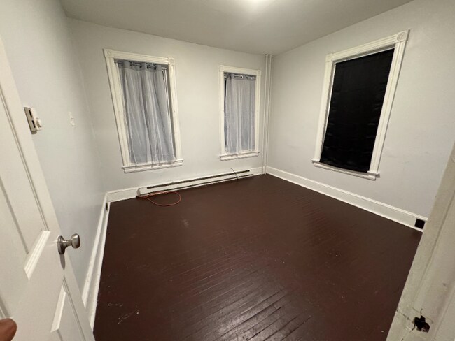 Building Photo - 71 S 6th Ave