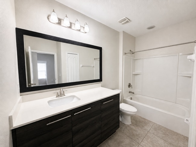 Building Photo - Charming 2-Bed Townhouse with Granite Elegance in Haines City – Spacious 1,464 Sq. Ft. Retreat!