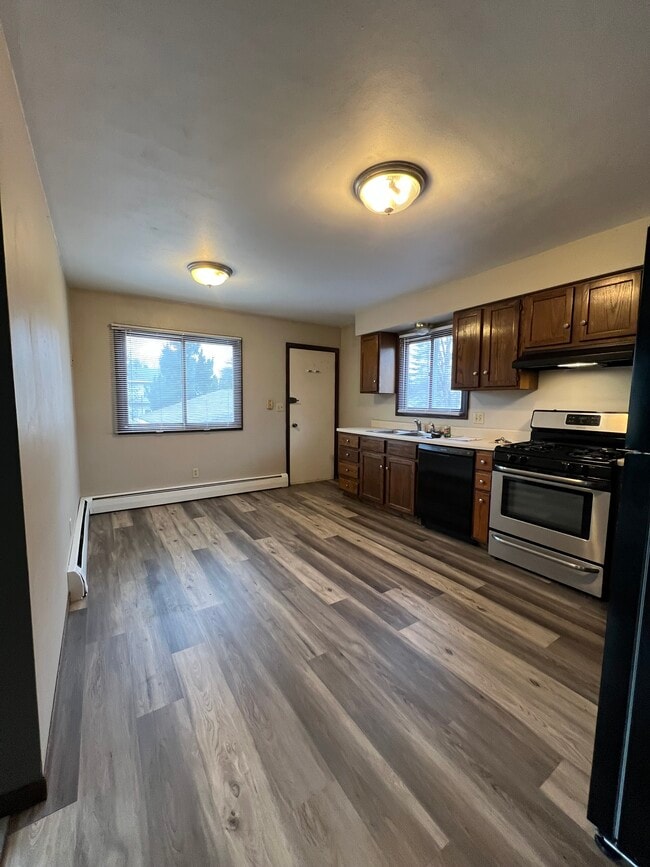 Kitchen - 5415 Schmutzler St