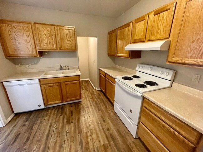 Building Photo - Charming 2-Bedroom Home Near Washington El...