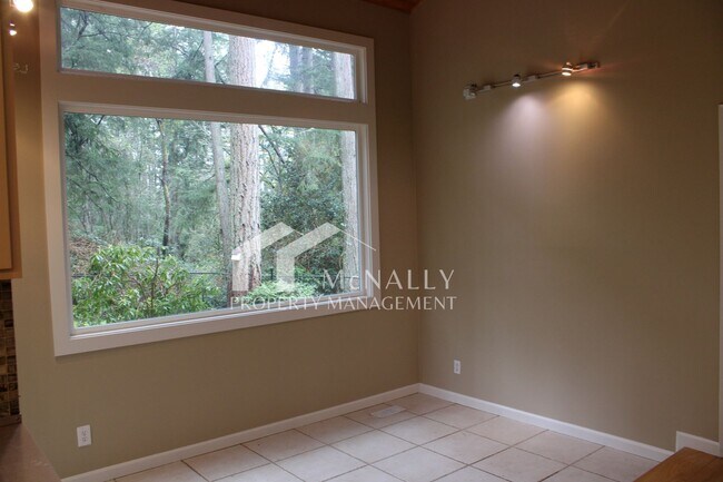 Foto del edificio - Beautiful 3BR Home in Cul-de-Sac – Loft, Deck & 3-Car Garage