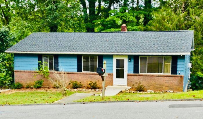Primary Photo - West Asheville Rental!