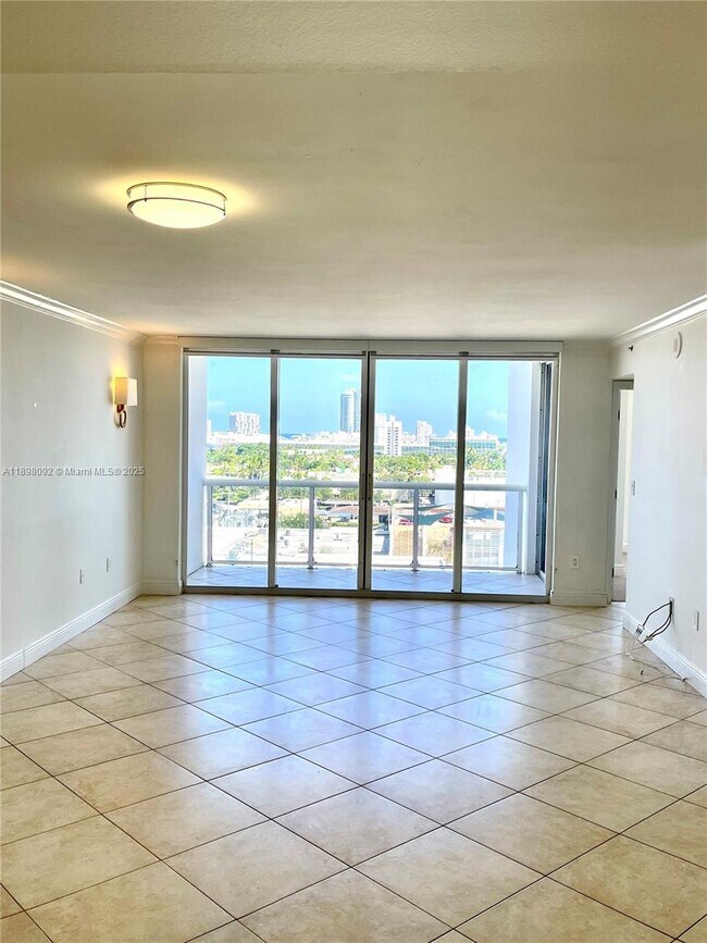 Building Photo - 1800 Sunset Harbour Dr